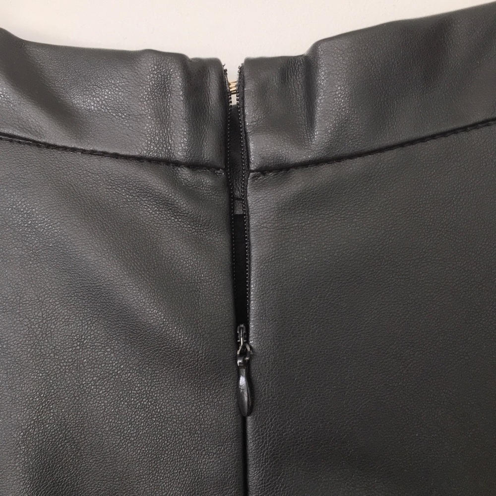 F21 Faux Leather Black Skirt w/ Pockets, Forever21, Size XS - Picture 5 of 10